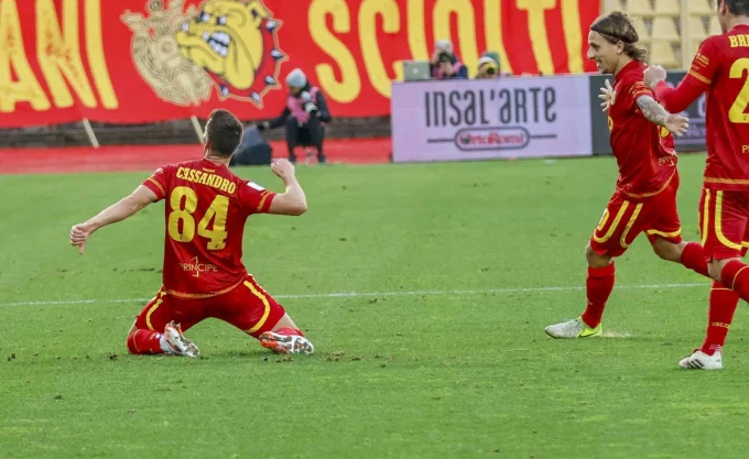 tra rettangolo di gioco e aule universitarie